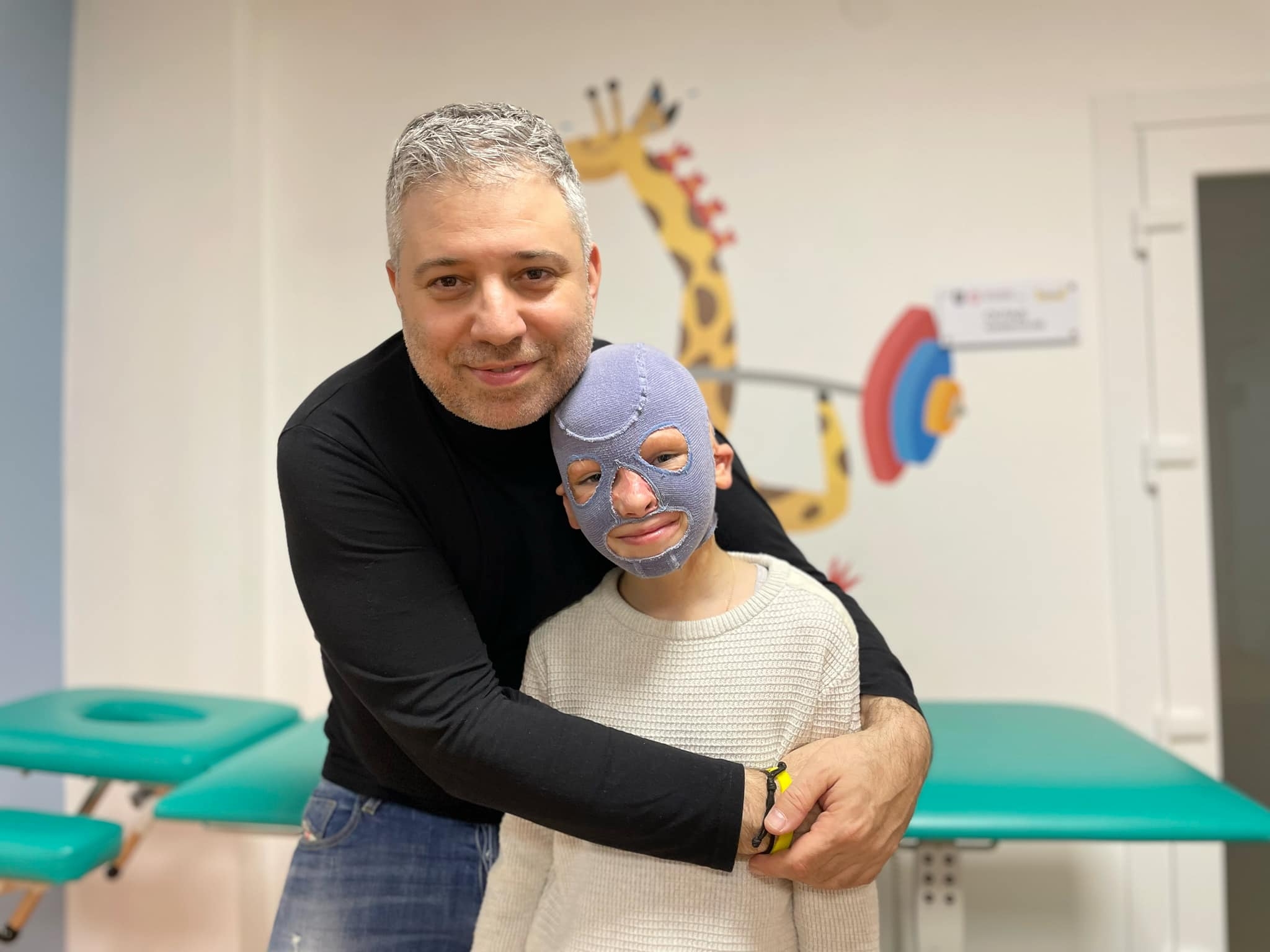 Cover image for OSCAR-NOMINEE MAKING FILM WITH LITTLE UNBROKEN PATIENTS PARTICIPATION