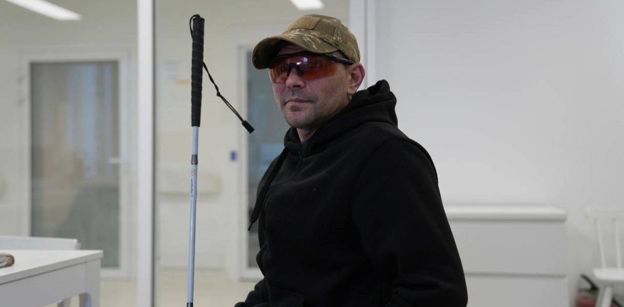 Cover image for LOST HIS SIGHT RIGHT ON BATTLEFIELD. STORY OF UNBROKEN OLEKSANDR YURCHENKO